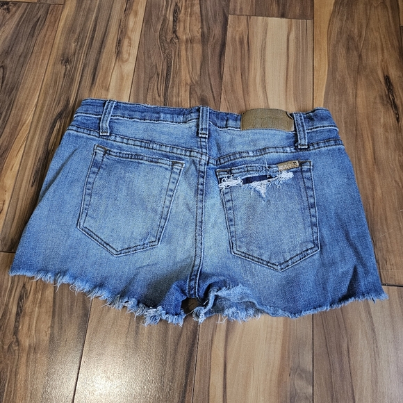 Joe's Denim Distressed Jean Shorts Size 26 - Picture 3 of 6